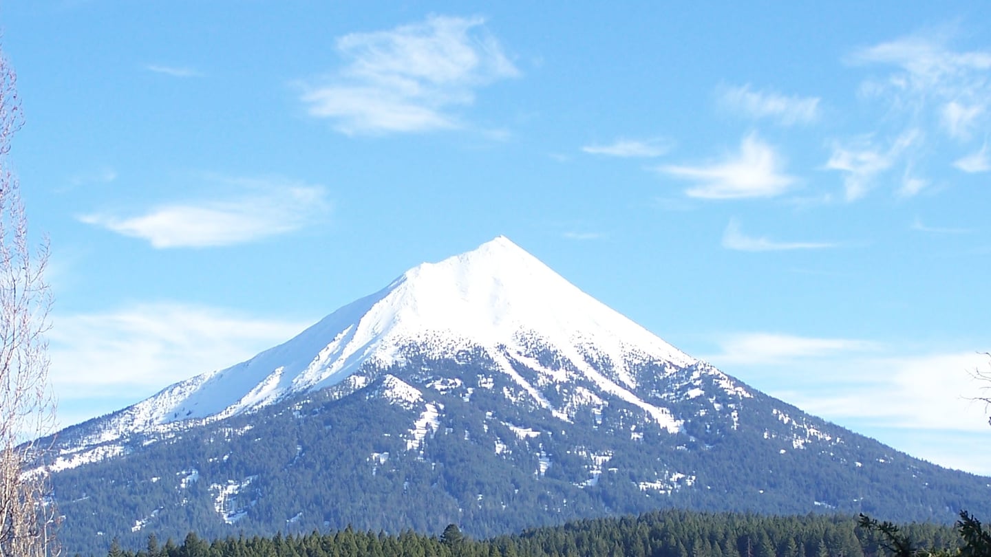 Mount McLoughlin in Oregon, a major prominence peak with 4,475 ft of prominence