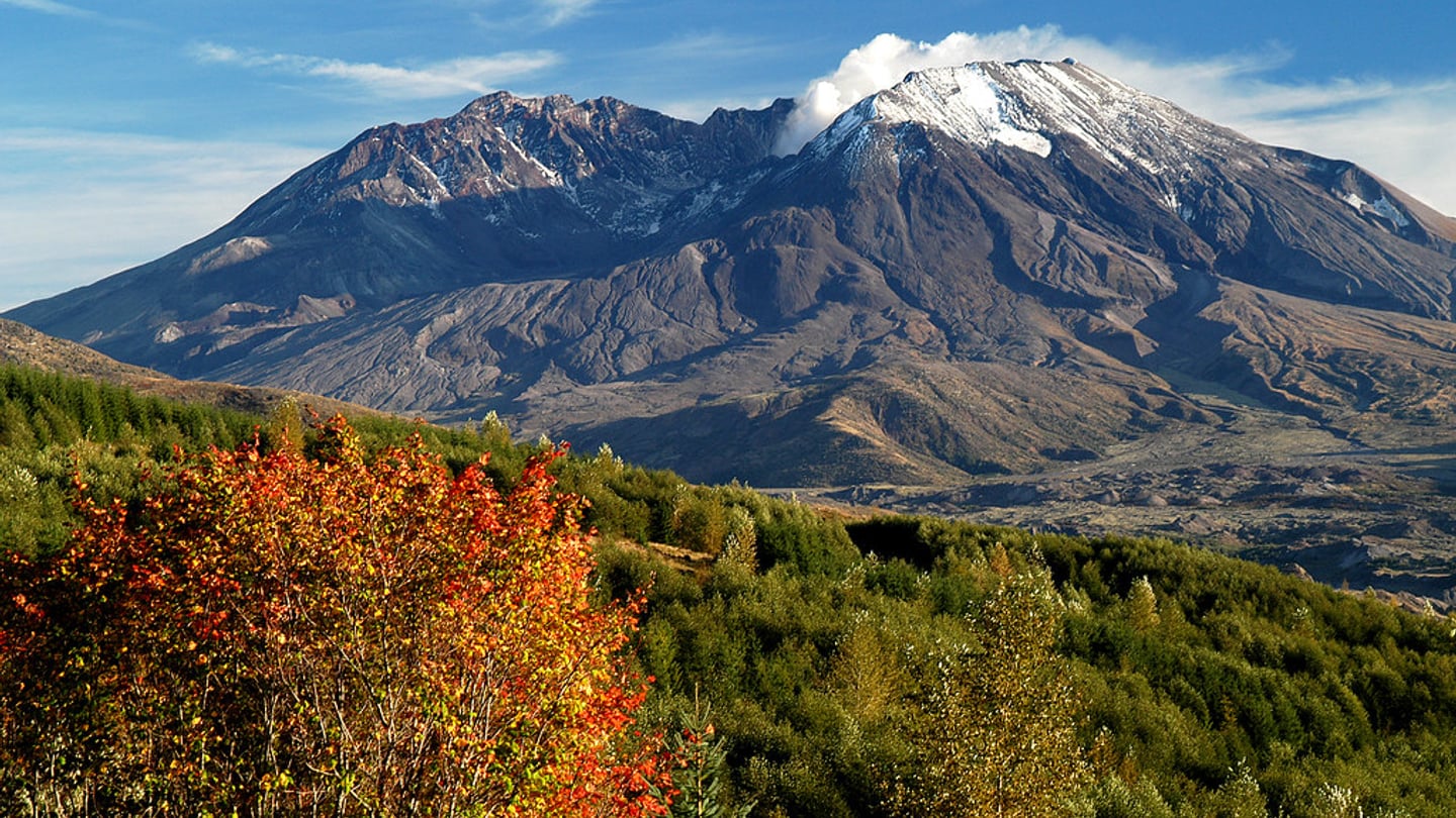 Mount St. Helens in Washington, a major prominence peak with 4,595 ft of prominence